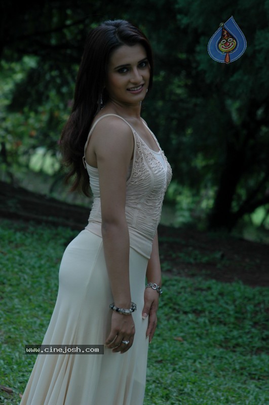 Arya Menon  Stills - 25 / 42 photos