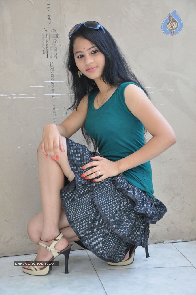 Asha New Stills - 21 / 116 photos