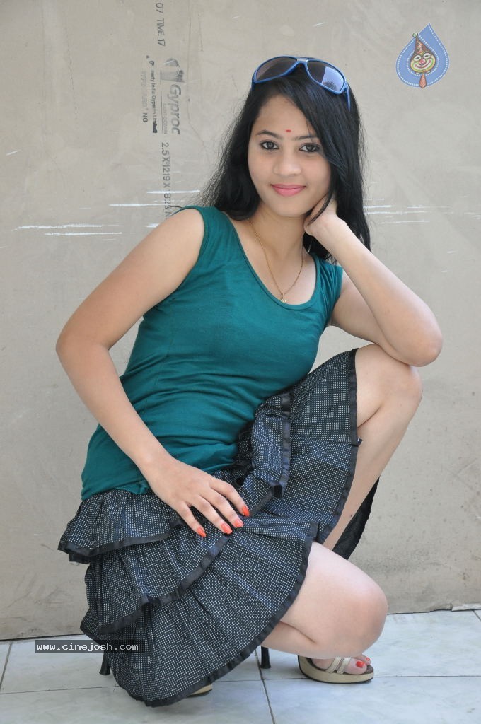 Asha New Stills - 30 / 116 photos