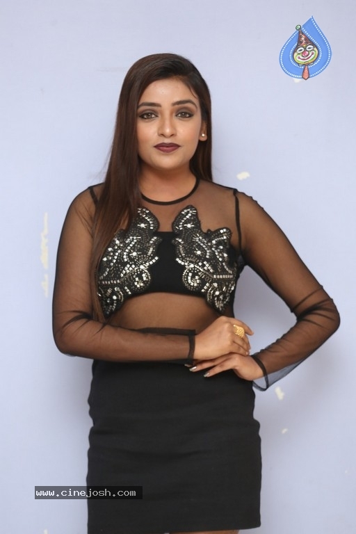 Ashi Roy Gallery - 12 / 21 photos