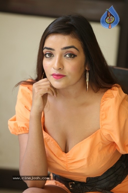 Ashi Roy Stills - 13 / 21 photos