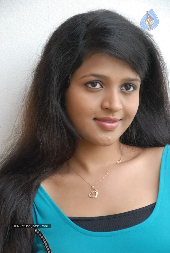 Ashwi New Stills - 20 / 22 photos