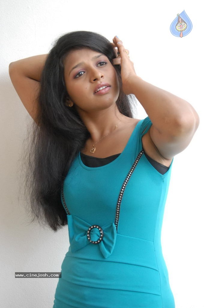 Ashwi New Stills - 21 / 22 photos