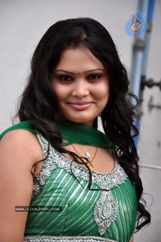 Asmitha Stills - 16 / 29 photos