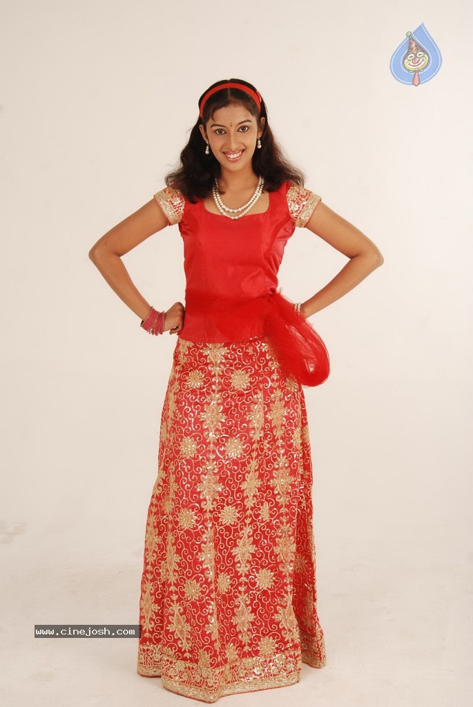 Aswathy New Stills - 13 / 70 photos