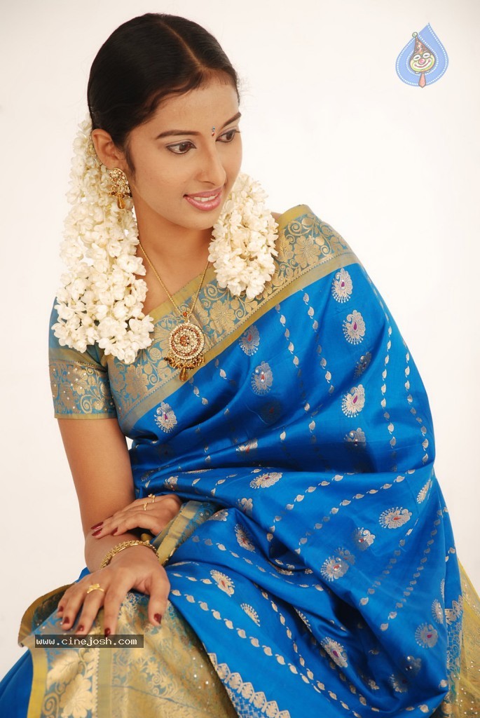 Aswathy New Stills - 14 / 70 photos