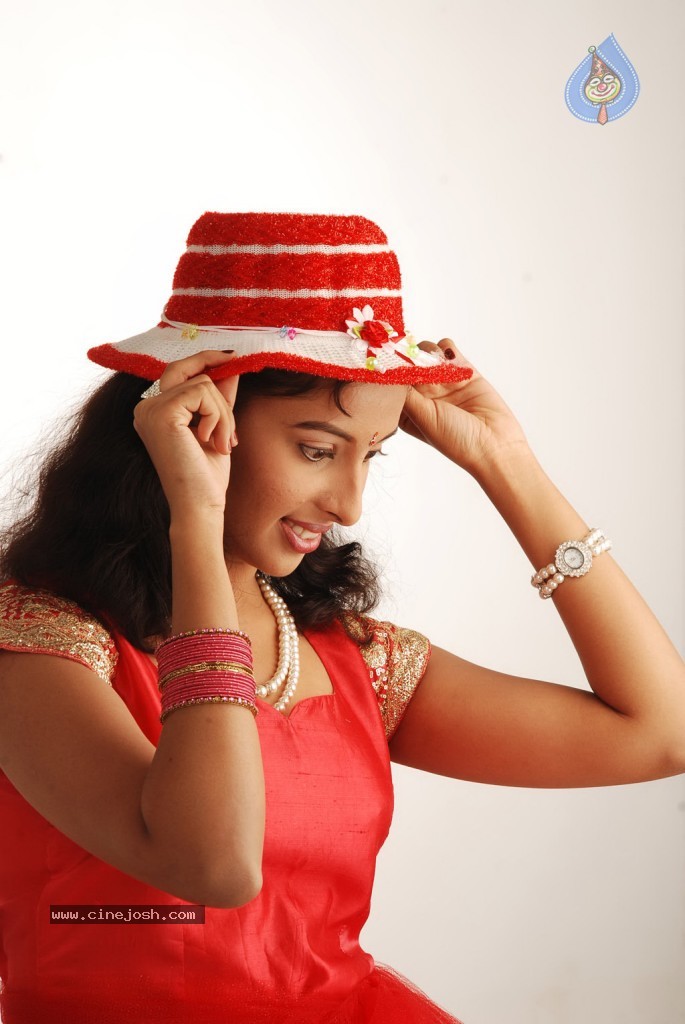 Aswathy New Stills - 17 / 70 photos