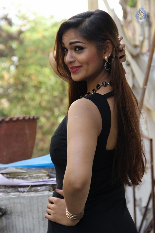 Aswini New Pics - 14 / 40 photos