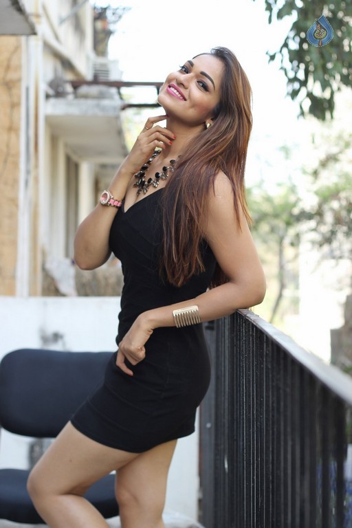 Aswini New Pics - 17 / 40 photos