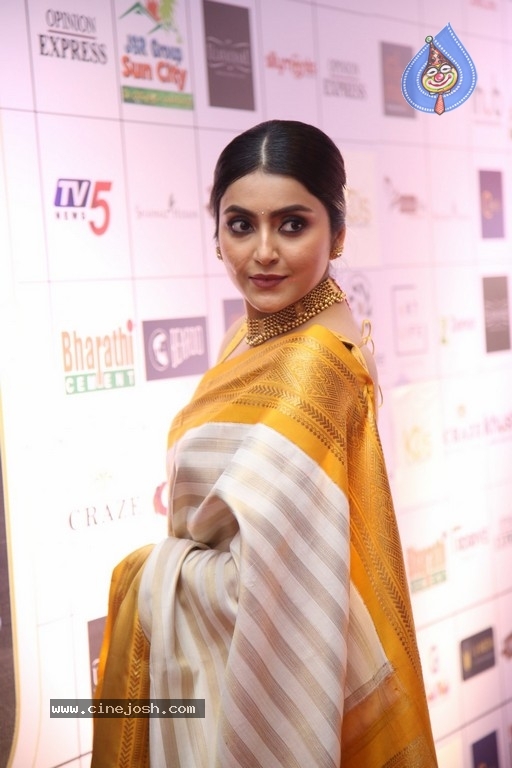 Avantika Mishra Gallery - 1 / 16 photos