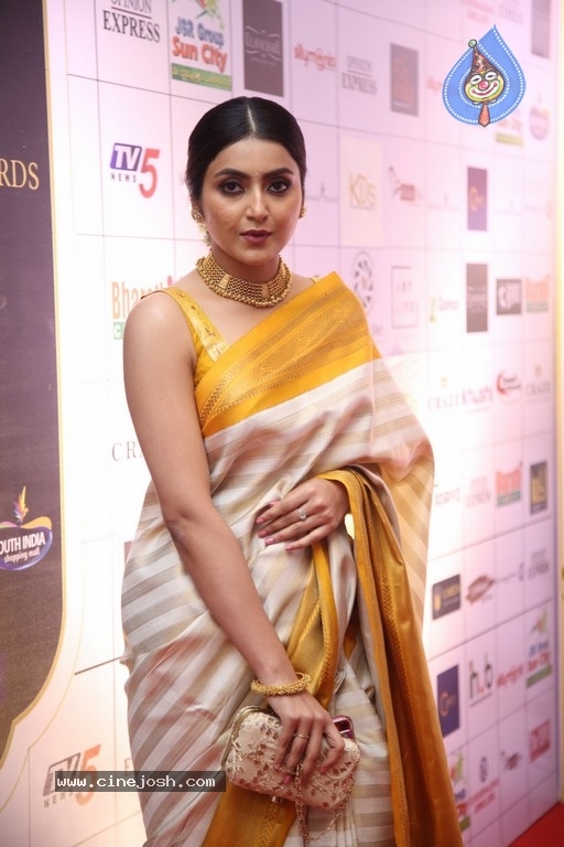 Avantika Mishra Gallery - 4 / 16 photos