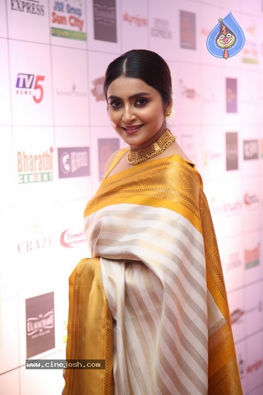 Avantika Mishra Gallery - 6 / 16 photos