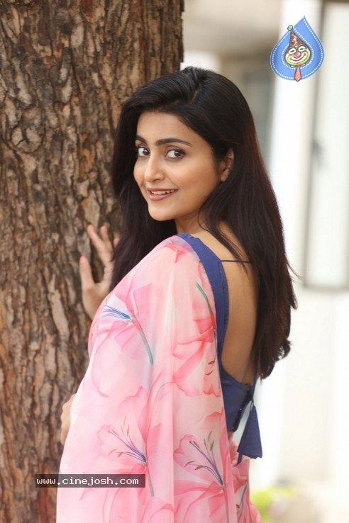 Avantika Mishra Stills - 6 / 21 photos