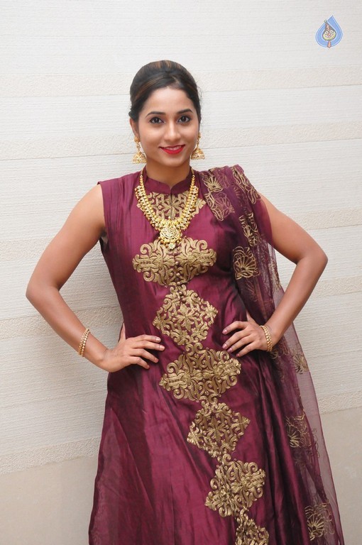 Bhanu Priya Pics - 7 / 21 photos