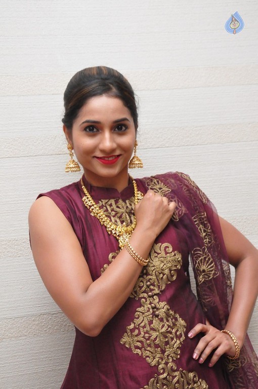 Bhanu Priya Pics - 17 / 21 photos