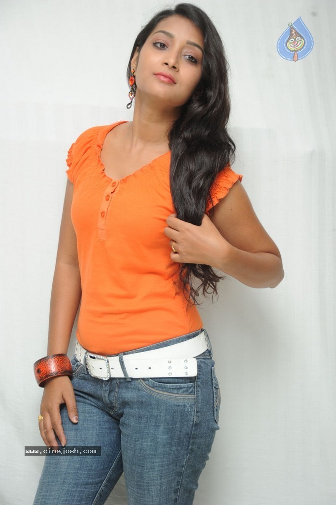 Bhanu Sri Stills - 43 / 65 photos