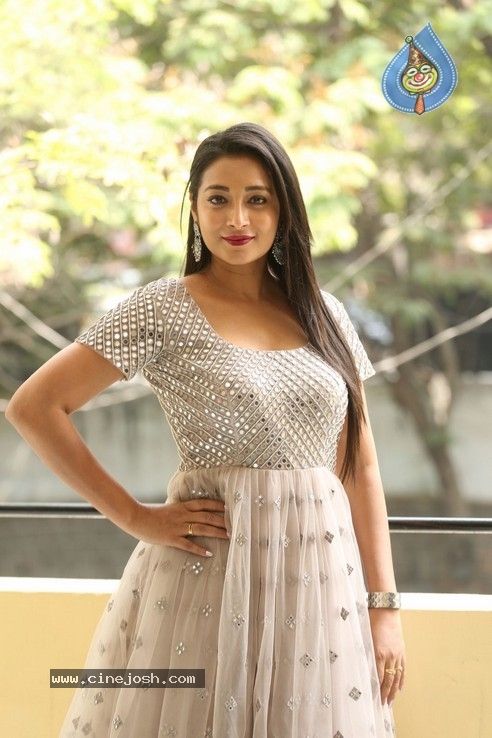 Bhanu Sri Stills - 9 / 17 photos