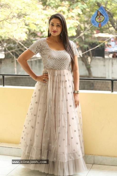 Bhanu Sri Stills - 15 / 17 photos