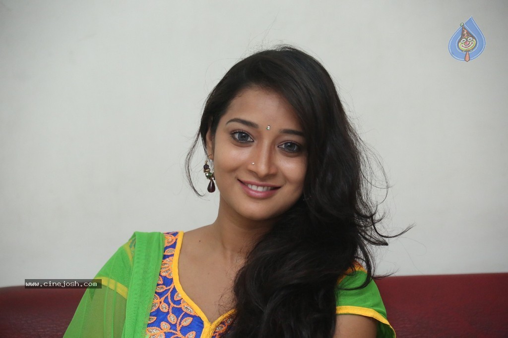 Bhanu Sri Stills - 20 / 100 photos