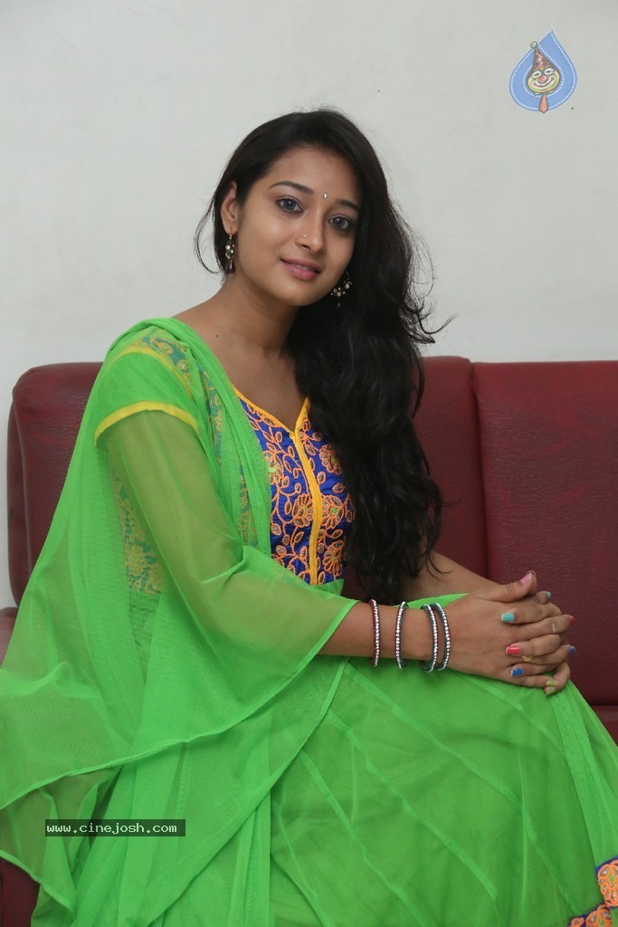 Bhanu Sri Stills - 28 / 100 photos