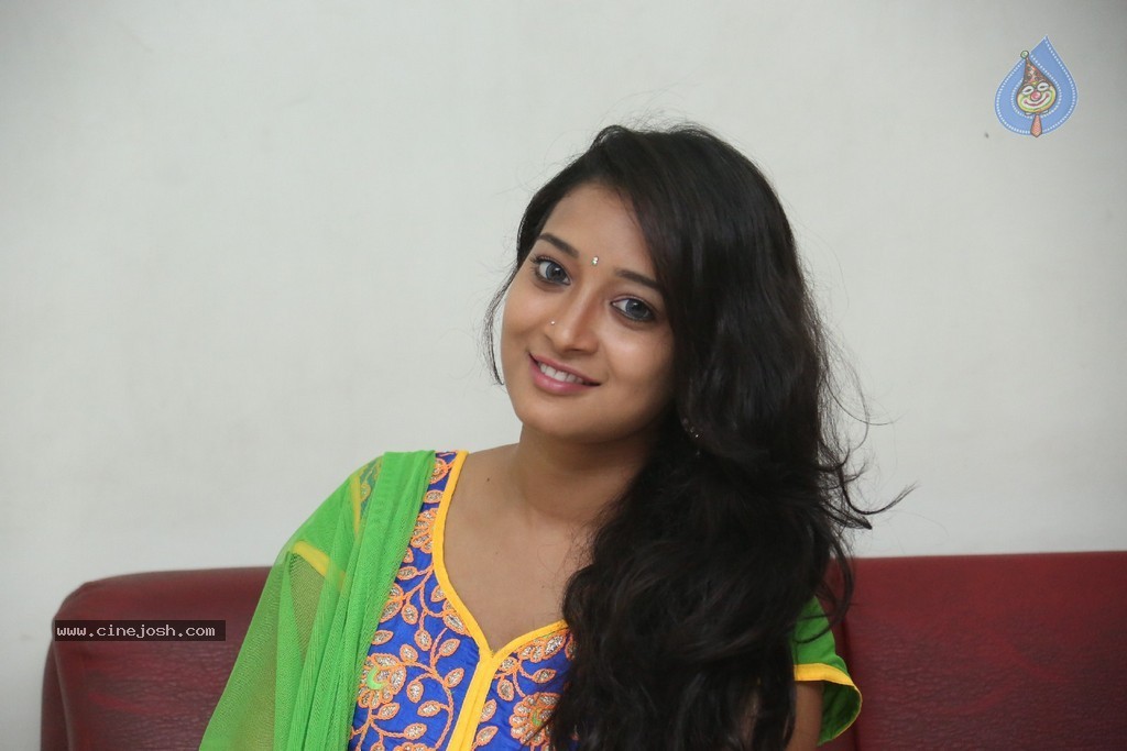 Bhanu Sri Stills - 46 / 100 photos