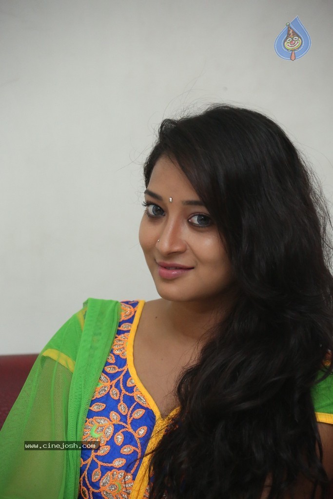 Bhanu Sri Stills - 59 / 100 photos