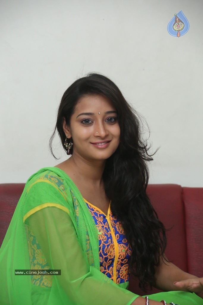 Bhanu Sri Stills - 62 / 100 photos