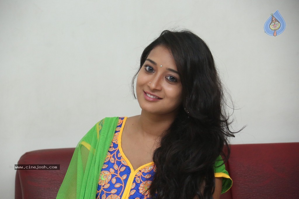 Bhanu Sri Stills - 76 / 100 photos