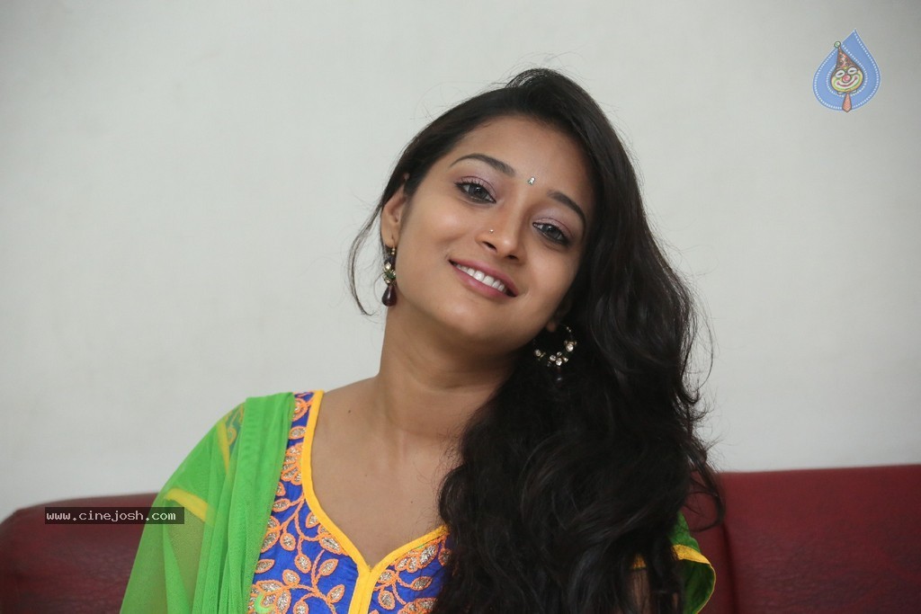 Bhanu Sri Stills - 77 / 100 photos