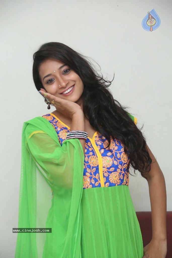 Bhanu Sri Stills - 79 / 100 photos