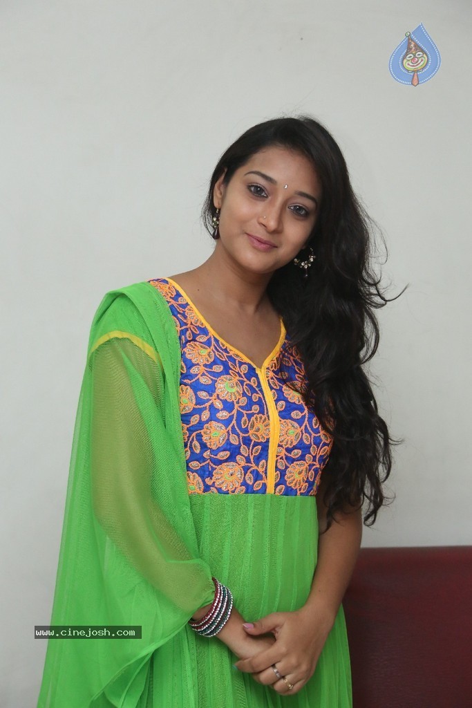 Bhanu Sri Stills - 87 / 100 photos