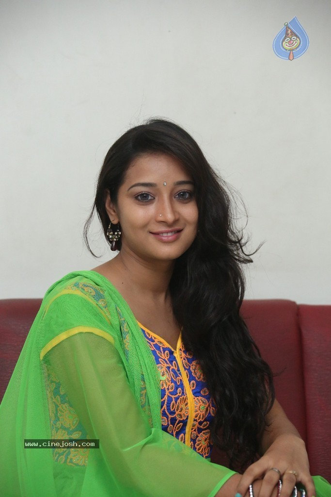 Bhanu Sri Stills - 88 / 100 photos