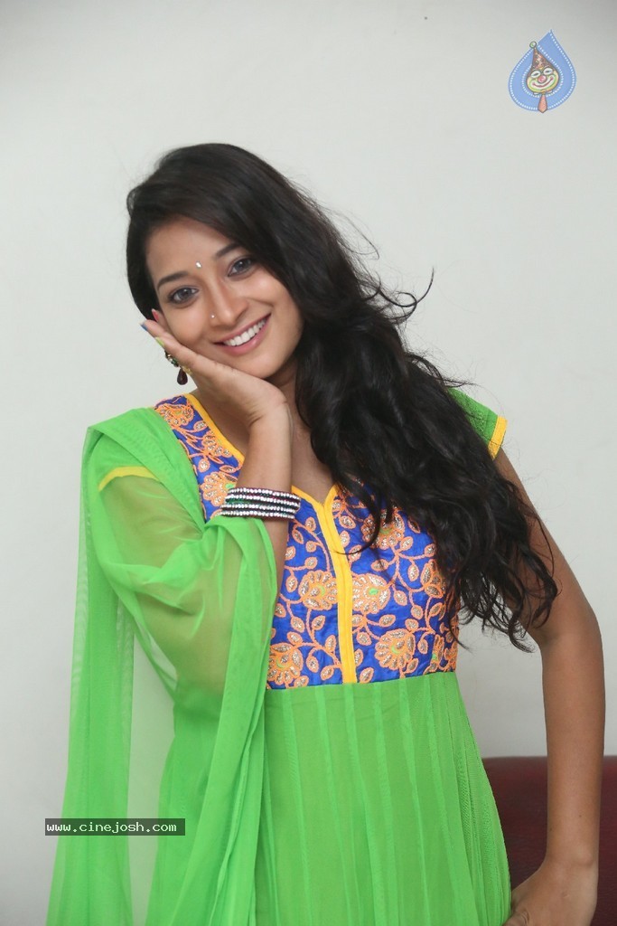 Bhanu Sri Stills - 95 / 100 photos