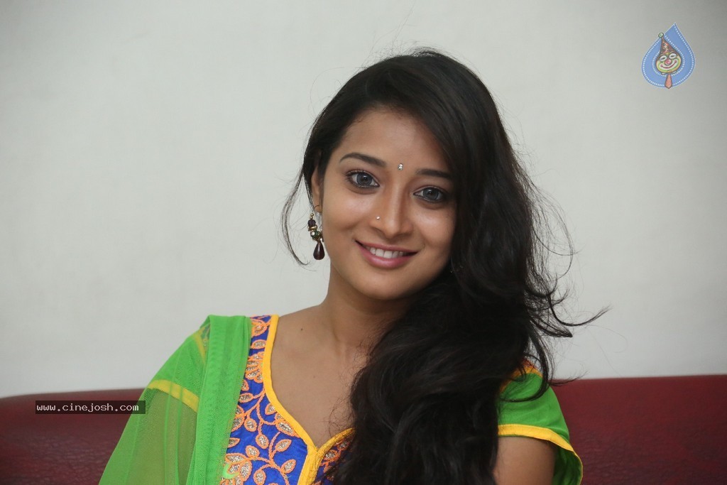 Bhanu Sri Stills - 98 / 100 photos