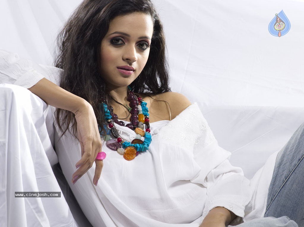 Bhavana Latest Stills - 13 / 77 photos