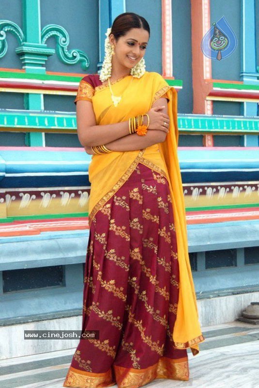 Bhavana Stills - 5 / 20 photos