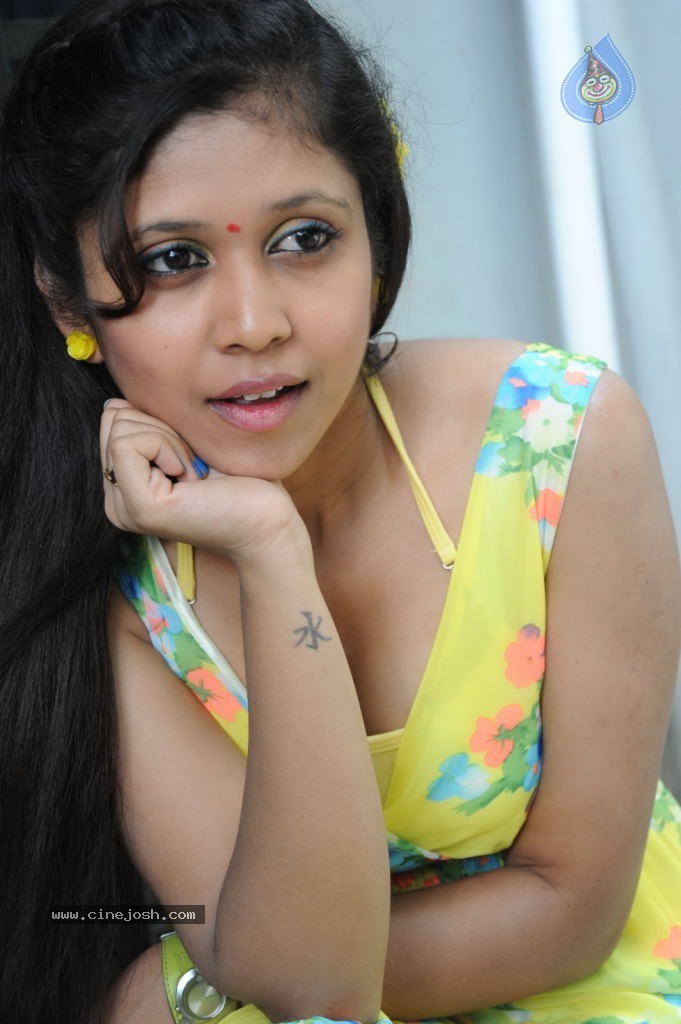 Bhavisyika Stills - 16 / 99 photos