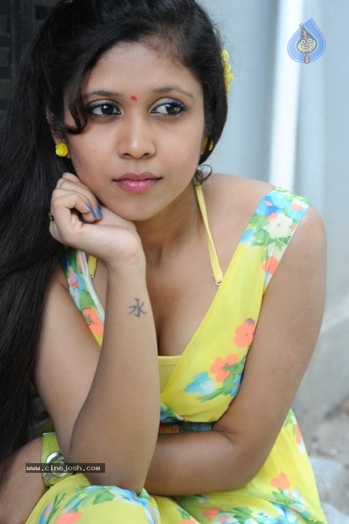 Bhavisyika Stills - 22 / 99 photos