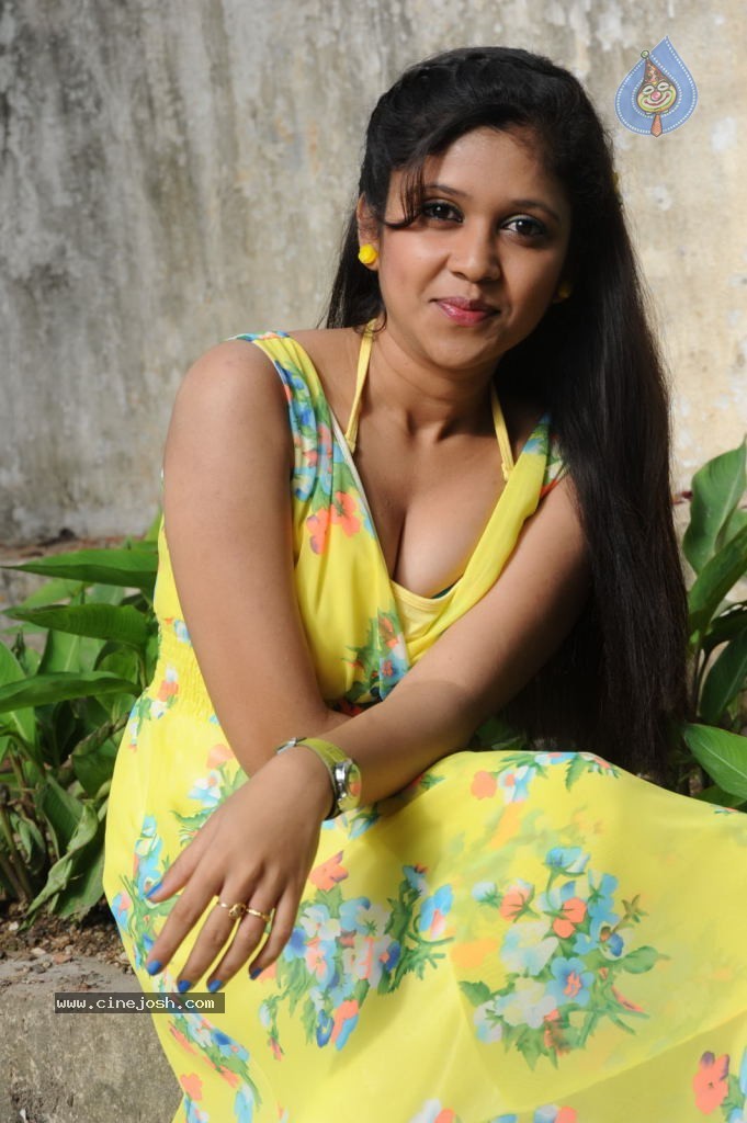 Bhavisyika Stills - 23 / 99 photos