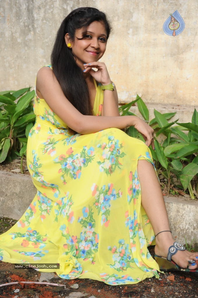 Bhavisyika Stills - 32 / 99 photos