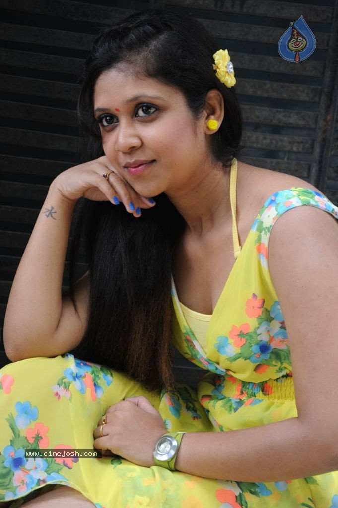 Bhavisyika Stills - 66 / 99 photos