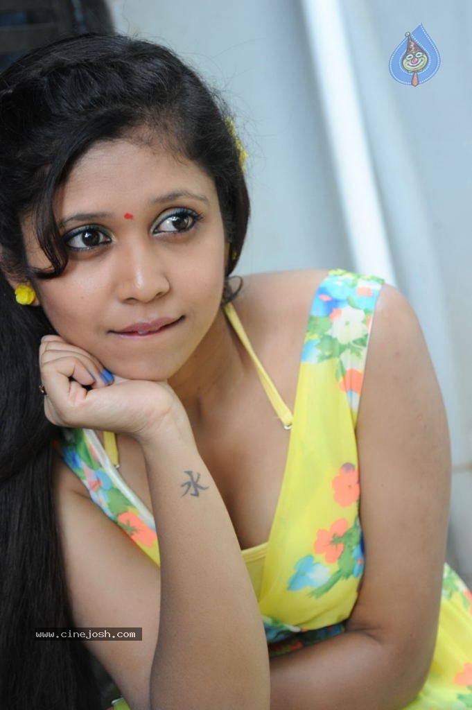 Bhavisyika Stills - 70 / 99 photos