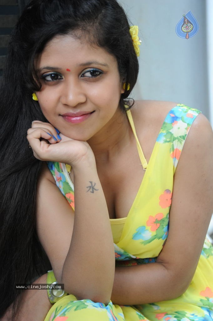 Bhavisyika Stills - 73 / 99 photos