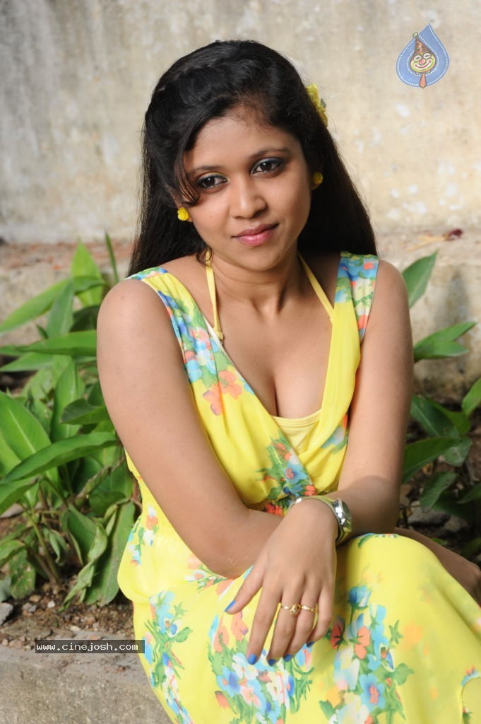 Bhavisyika Stills - 82 / 99 photos