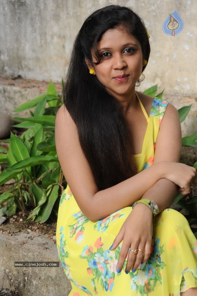 Bhavisyika Stills - 86 / 99 photos