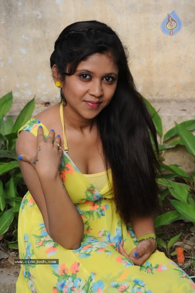 Bhavisyika Stills - 94 / 99 photos