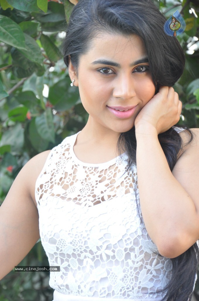 Bhoomika Chabriya Stills - 25 / 59 photos