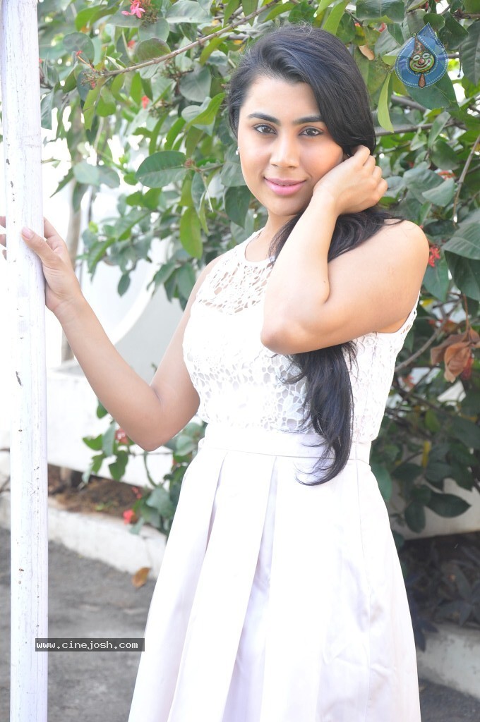 Bhoomika Chabriya Stills - 41 / 59 photos