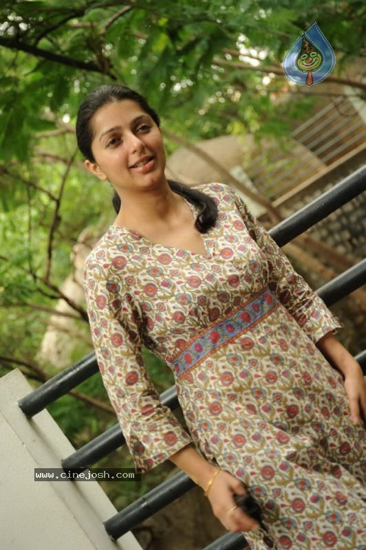 Bhumika New Stills - 5 / 17 photos