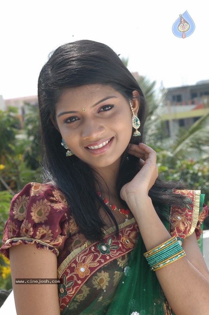 Bindhu New Stills - 27 / 43 photos